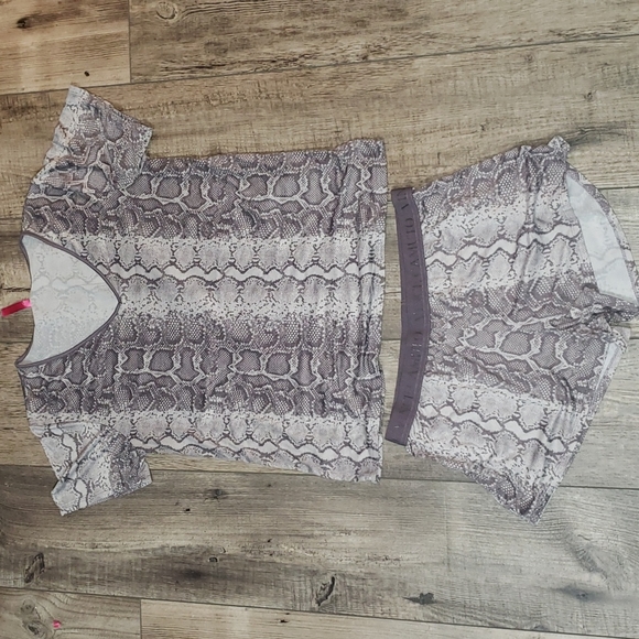 Vince Camuto-printed T-shirt and shorts Pajam - Picture 1 of 12